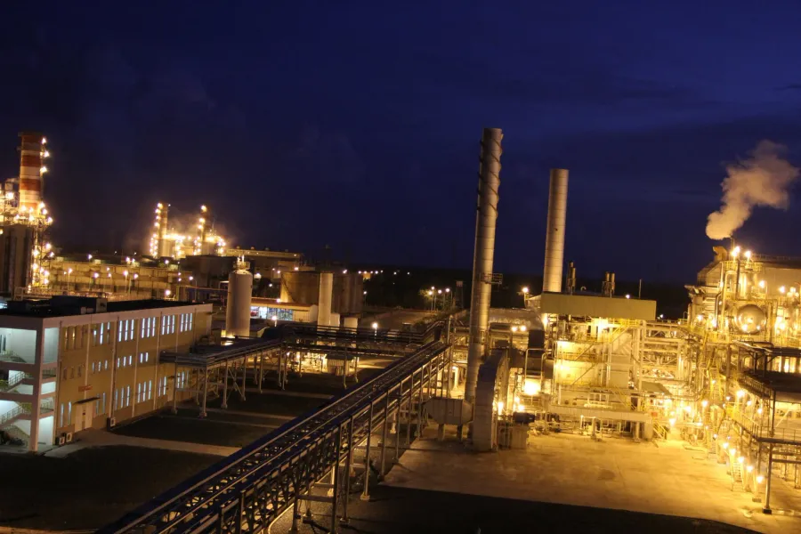 Ca Mau Fertilizer plant operating at night