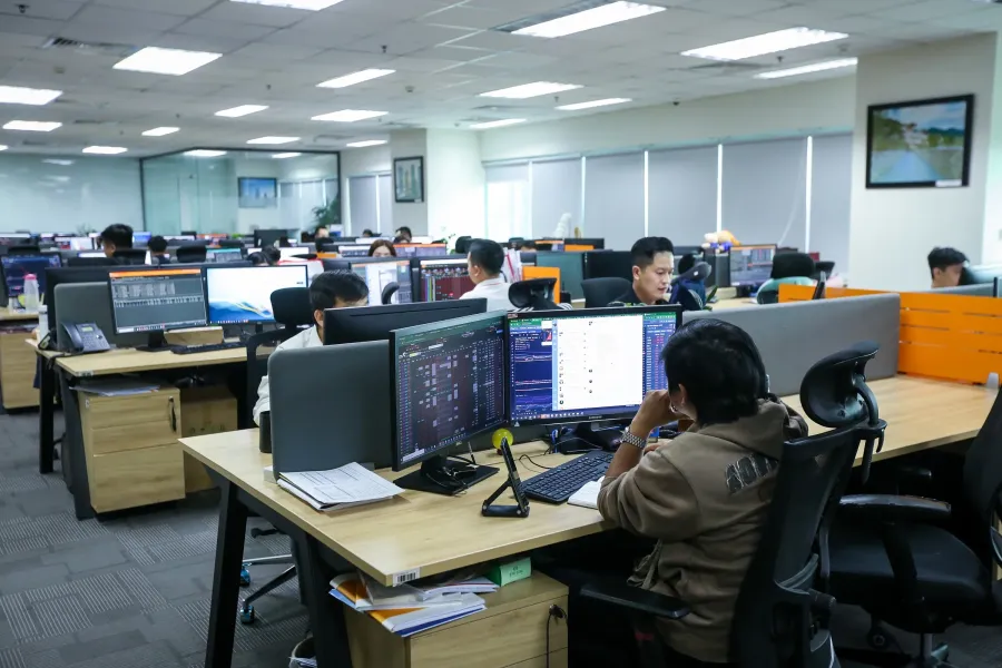 Investors monitoring the stock market