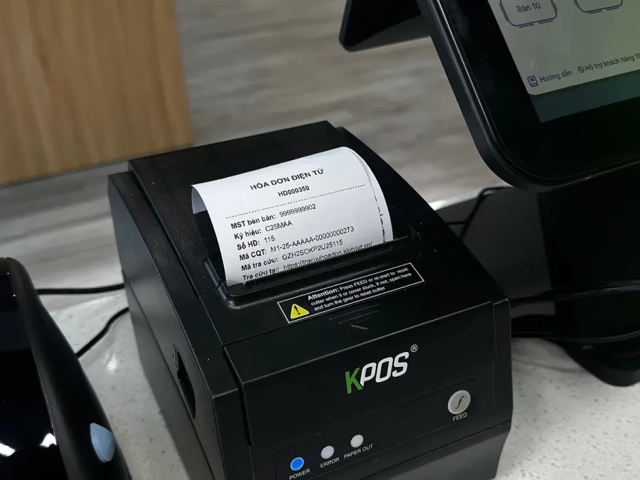 Cash register linked to e-invoicing at a household business