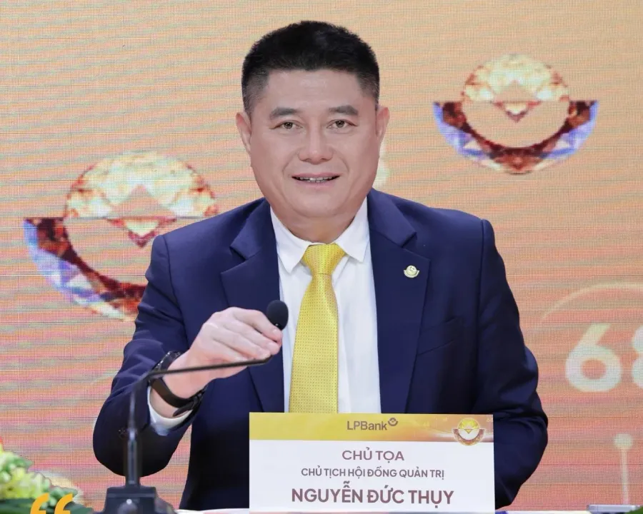 Nguyễn Đức Thụy in his LPBank chairman role