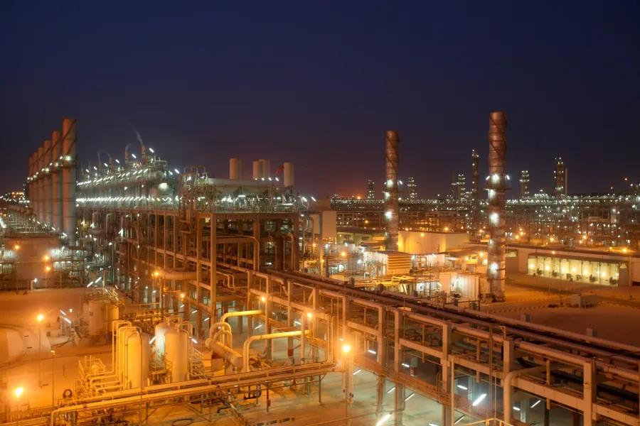 Large-scale LNG liquefaction facility — illustrative of the Ras Laffan hub
