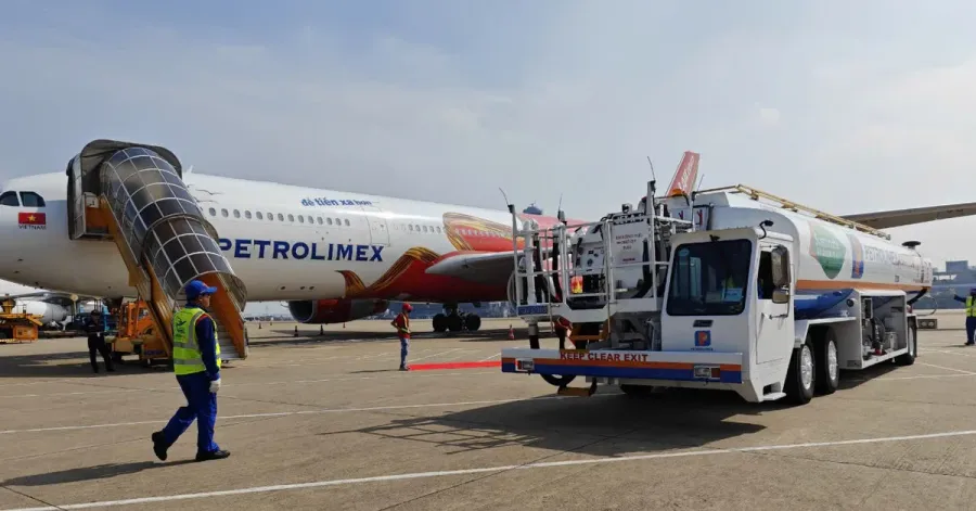 VietJet aircraft being refueled on the tarmac