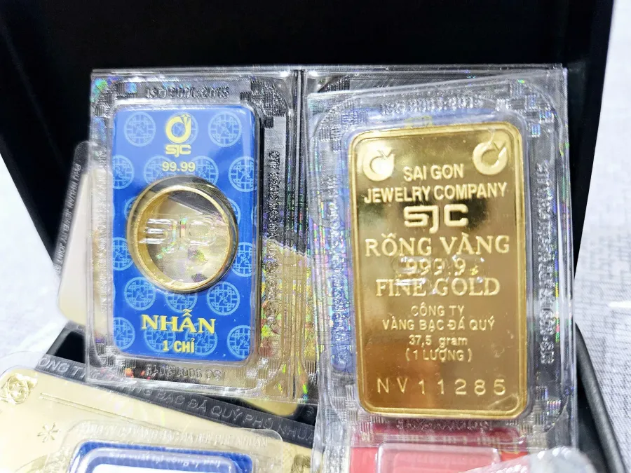 SJC gold bars and SJC gold rings