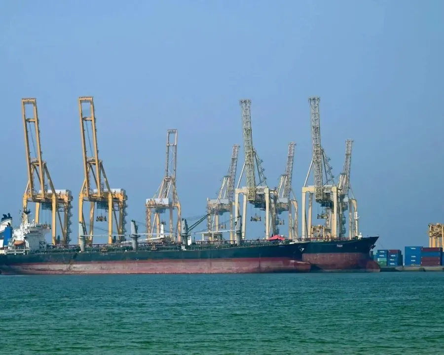 Port activity illustrates the transmission from energy to trade