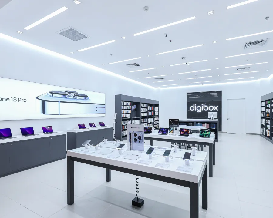 Apple retail device display
