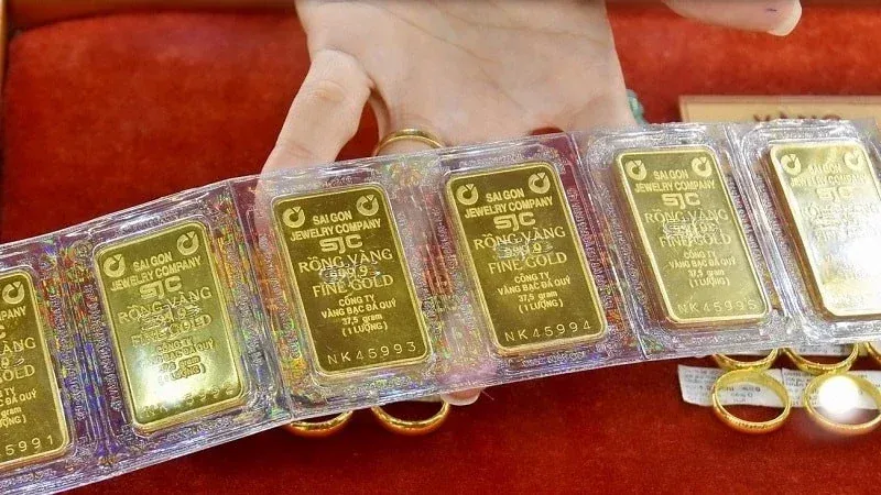 SJC gold bars at a retail counter