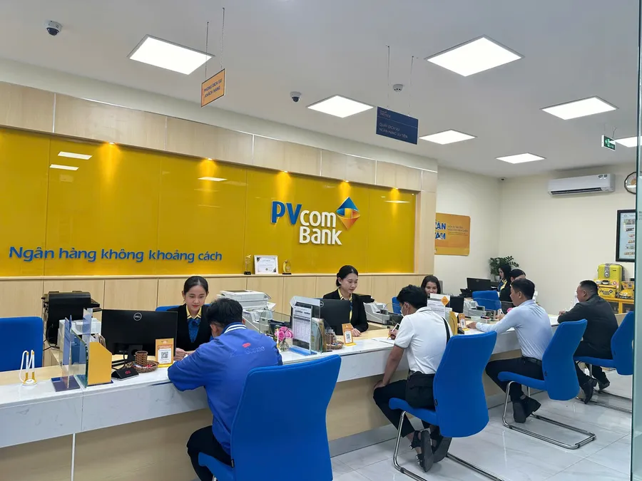 PVcomBank branch counter