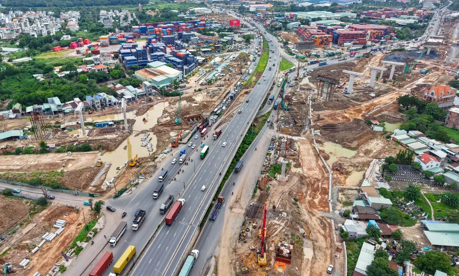 Infrastructure construction with a long build cycle