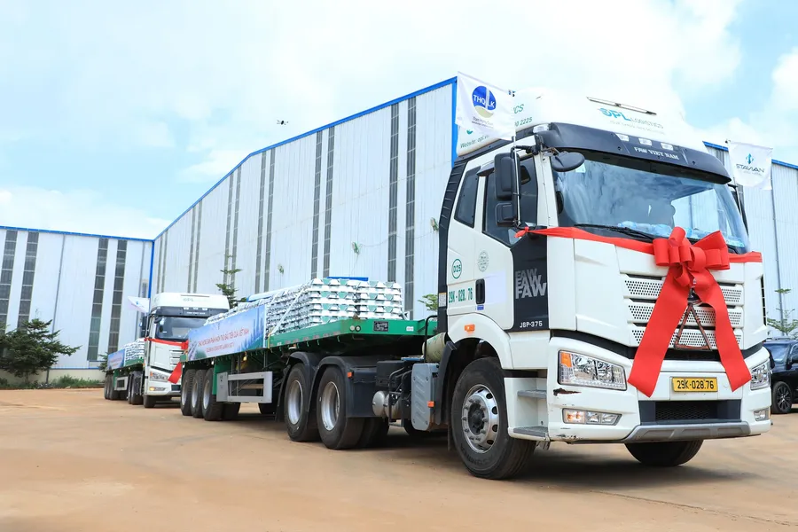 The first aluminium ingot shipment leaving the plant