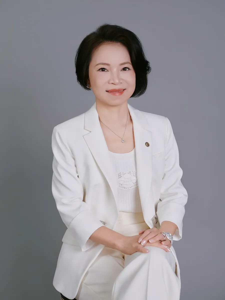 Vingroup Vice Chairwoman Pham Thu Huong at a corporate event