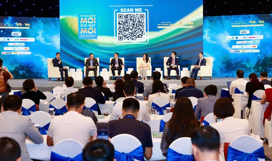 A forum discussing Vietnam’s capital market