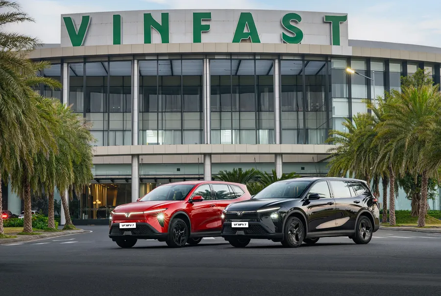 VF MPV 7 outside a VinFast facility