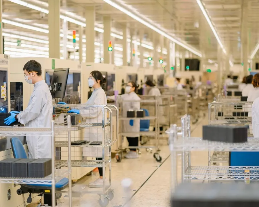 Semiconductor factory with a cleanroom production line