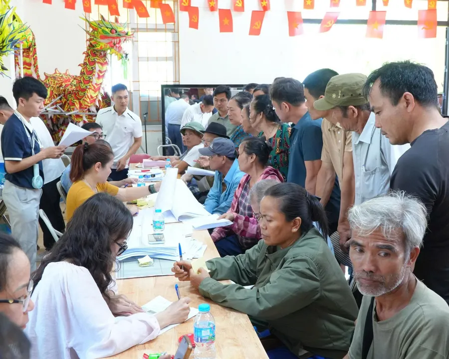 Compensation payment session for residents affected by land clearance