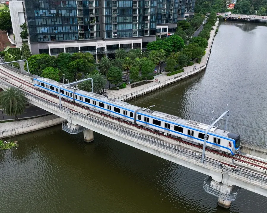 Metro Line 1 train running elevated past the Thao Dien apartment cluster