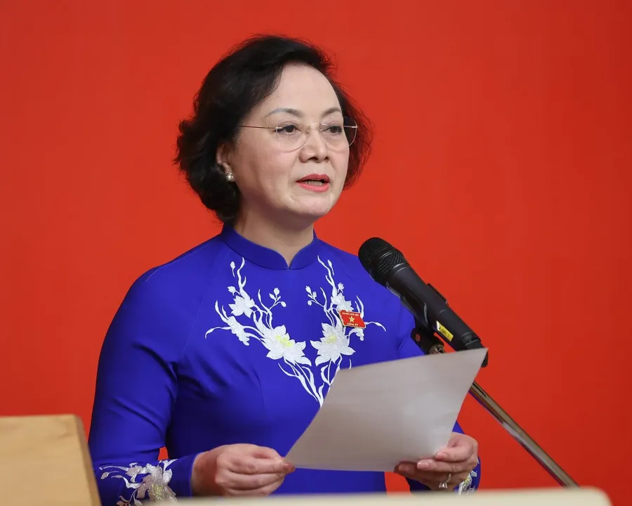Deputy Prime Minister Phạm Thị Thanh Trà signs Decision 124 on the plan to reform wage and social insurance policy