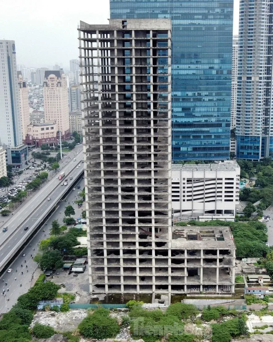 An unfinished real estate project in Vietnam with an incomplete concrete frame