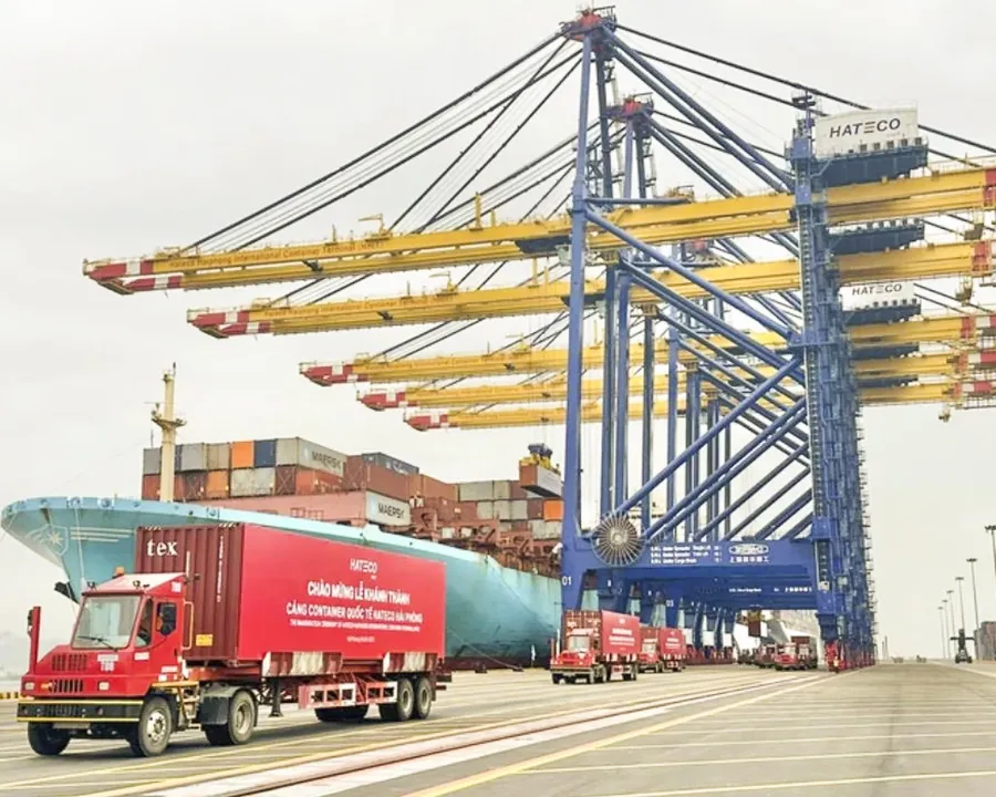 A container port, illustrating the type of subsidiary asset pledged as collateral