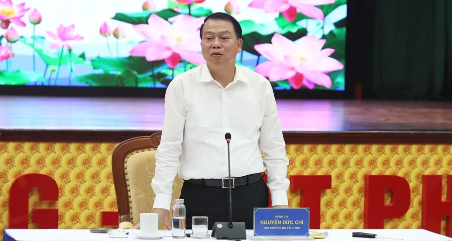 Deputy Minister of Finance Nguyen Duc Chi speaking at the Q3 briefing