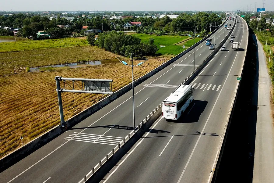 A Mekong Delta expressway, illustrating the HCMC - Trung Luong - My Thuan route