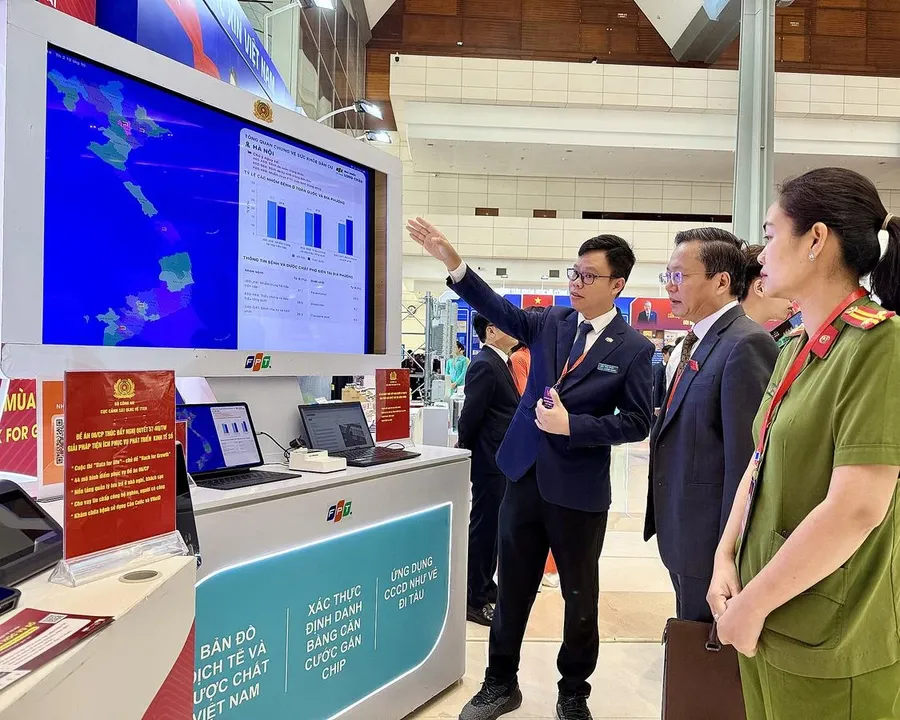 An FPT booth at a digital transformation event