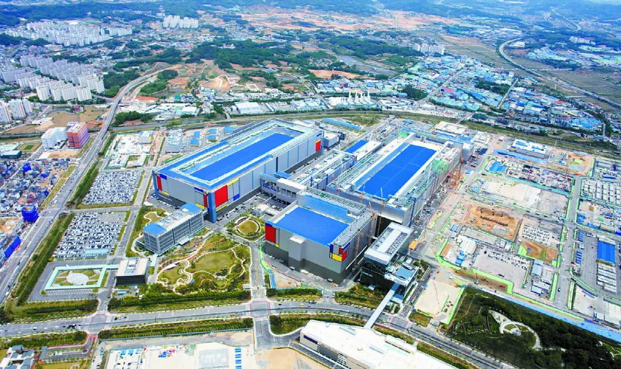 Global Helium Crisis: Drone Strikes on Qatar Threaten Chip Supply Chains and Vietnam's Semiconductor Ambitions