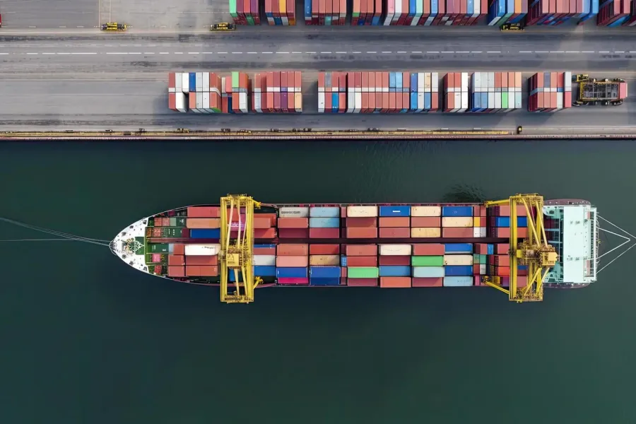 Cảng container nhìn từ trên cao — hình ảnh đại diện ngành hàng hải Việt Nam