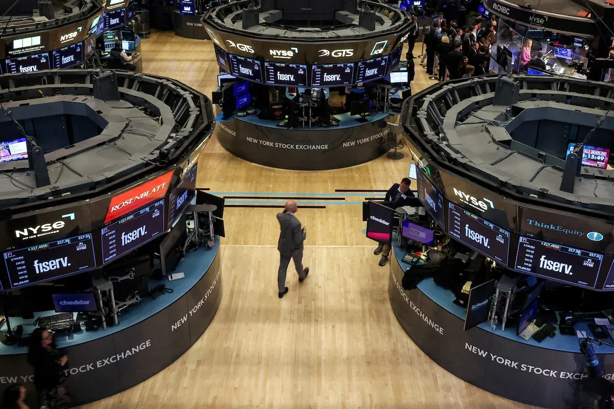 Oil Surges Past $112, Wall Street Plunges — What Lies Ahead for VN-Index in the Week of March 30?