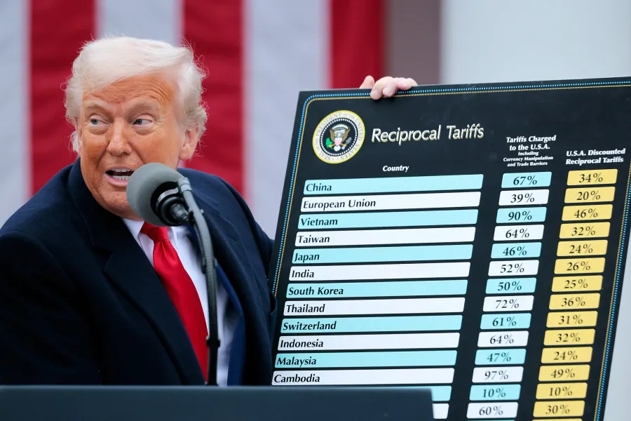 Tròn 1 năm thuế 46% của Trump — Xuất khẩu Việt Nam không sụp đổ mà lập kỷ lục