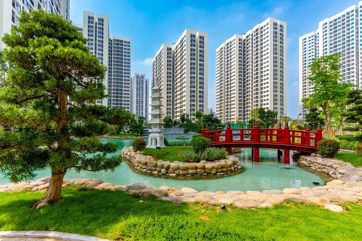 Q1/2026 Earnings: Real Estate Surges 407%, Steel Collapses