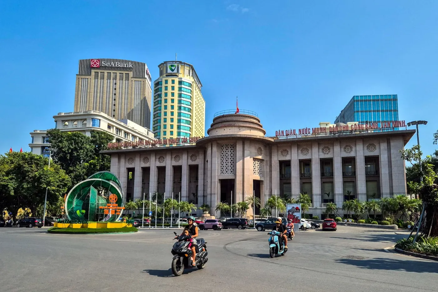 CPI đỉnh 5 năm, lãi suất vọt 9%: Lạm phát ăn mòn danh mục từ hai phía