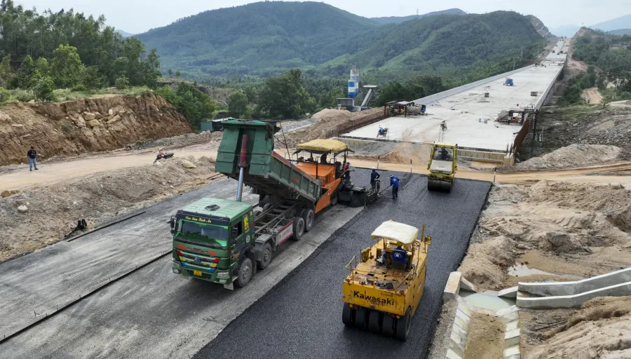 Thi công cao tốc tại Việt Nam