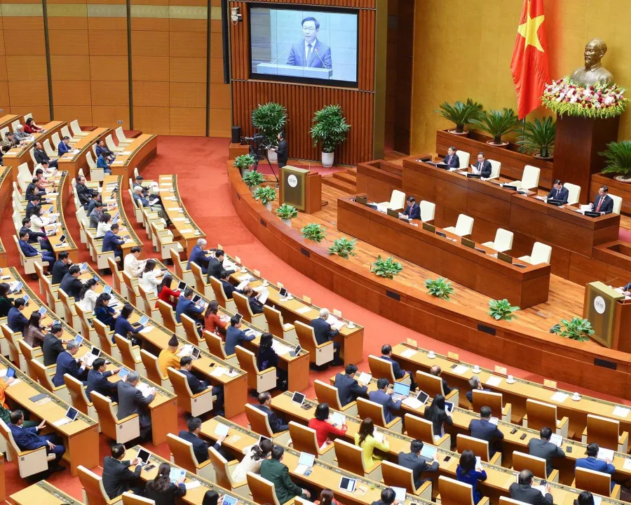 Hội trường Quốc hội trong phiên thảo luận kỳ họp thứ nhất khóa XVI