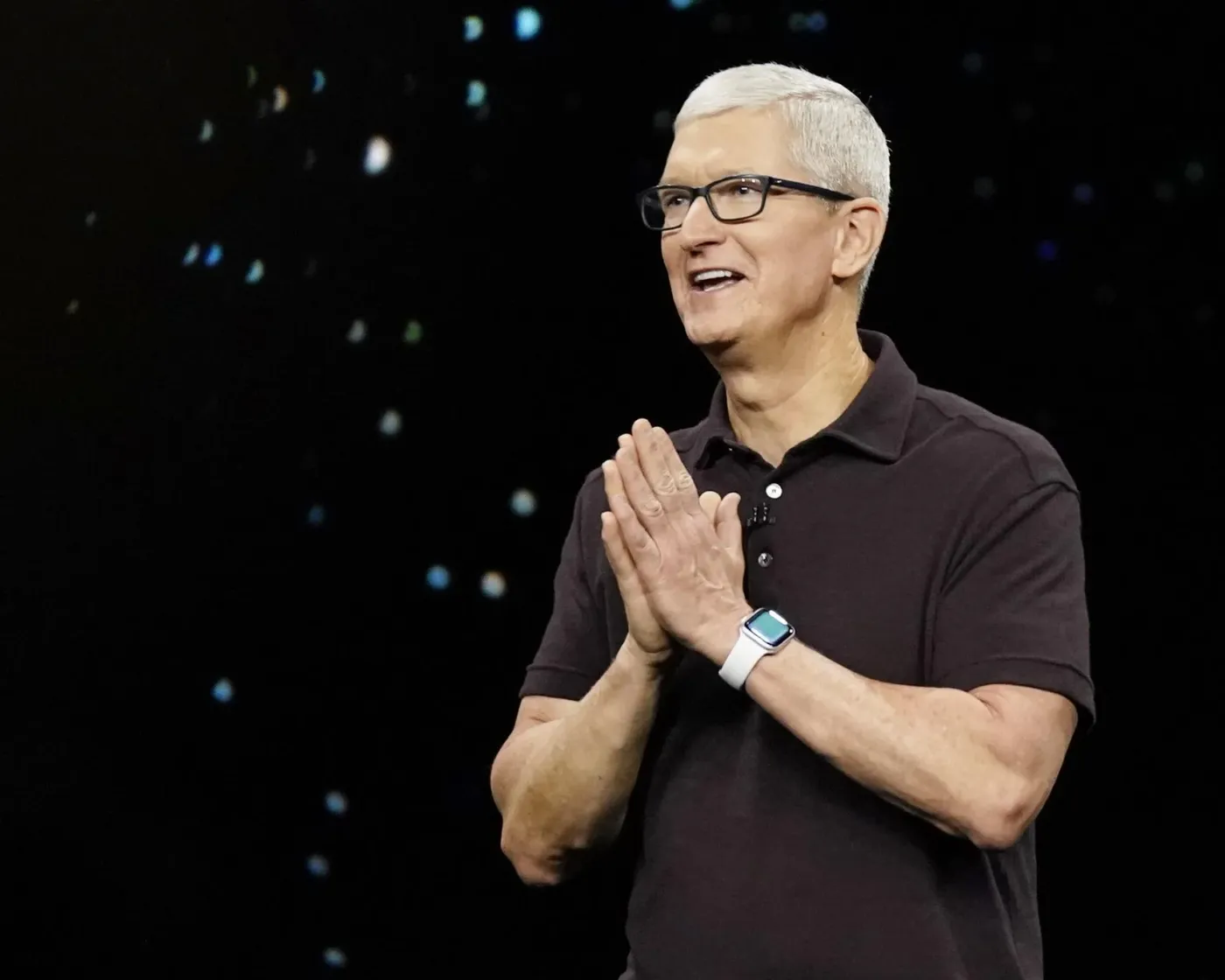 Tim Cook hands off Apple after 15 years: +1,933%