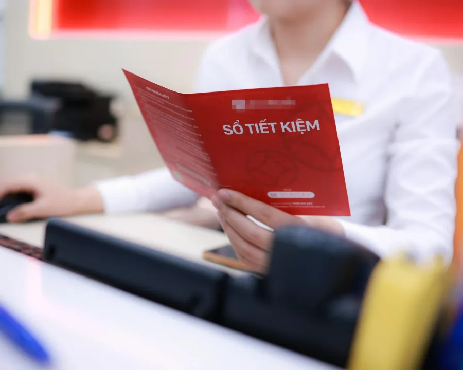 Sổ tiết kiệm tại quầy ngân hàng — đã đến lúc đọc lại danh mục của bạn