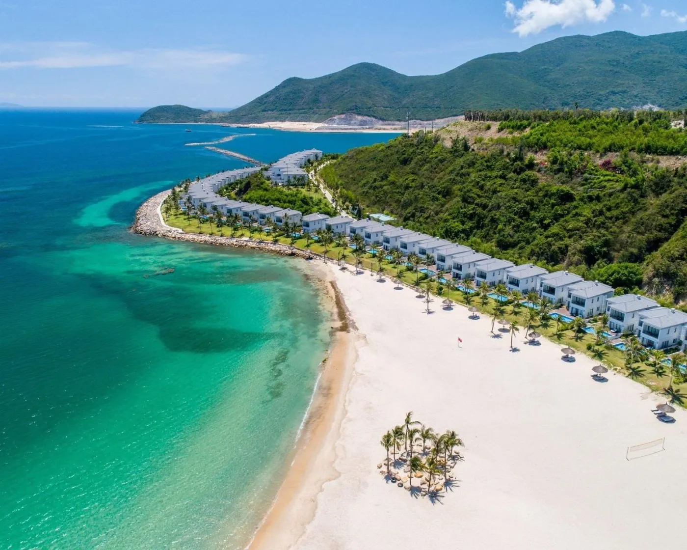 Vinpearl Profit Jumps 15x, Tourism Leads on a Down Day