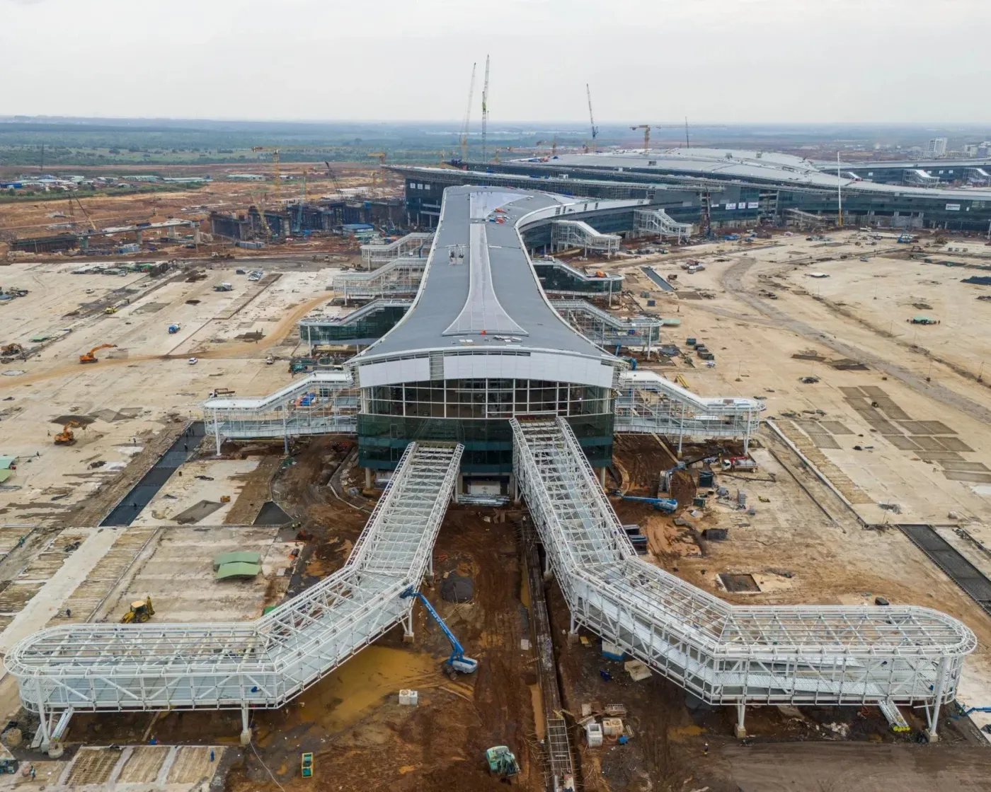 ACV Down 27%: Two Construction Packages Hold Long Thanh's Fate