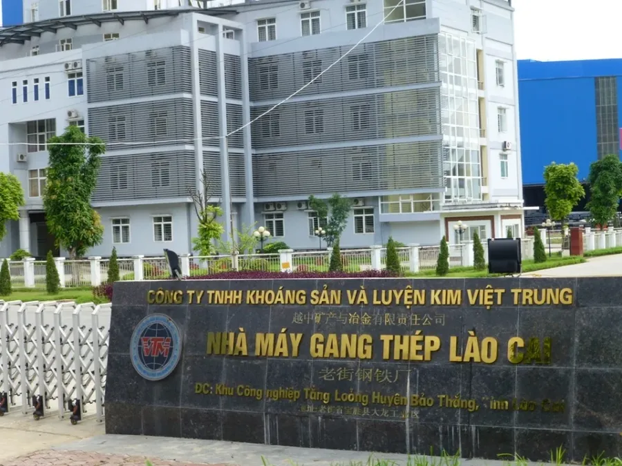 Nhà máy gang thép Lào Cai của liên doanh Việt Trung (VTM)