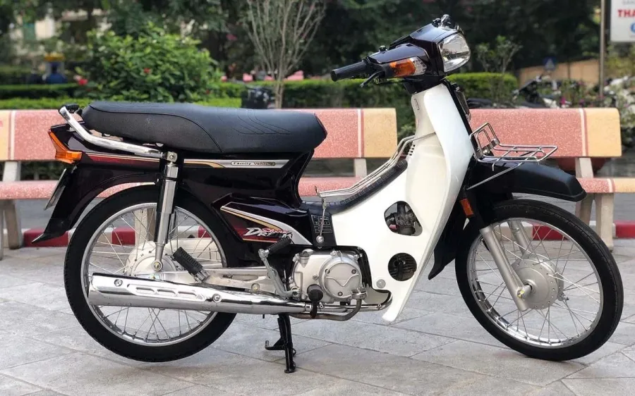 Xe máy Honda Dream đời cũ thuộc nhóm phương tiện sản xuất trước 2000 cần lưu ý khi chuyển sang nhiên liệu E10