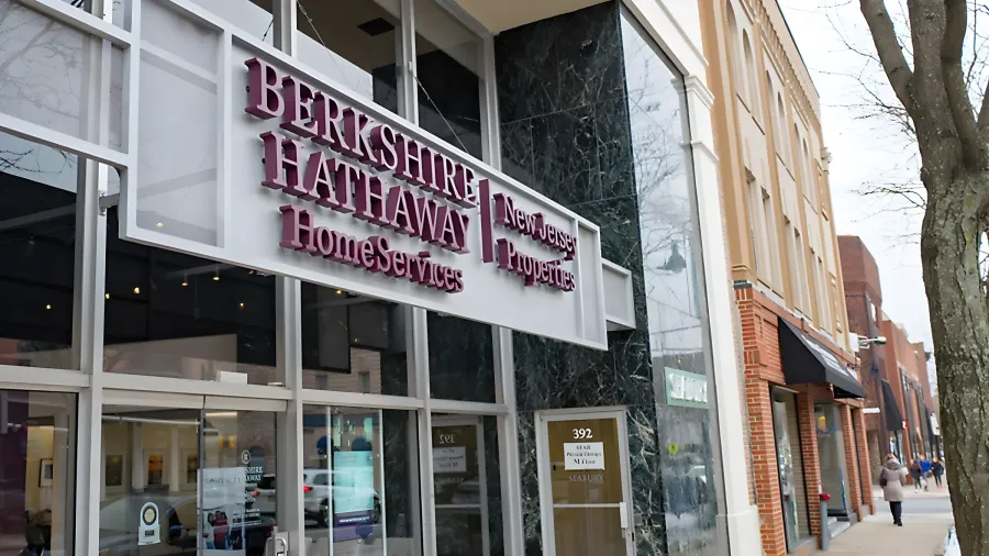 Tòa nhà gắn biển Berkshire Hathaway