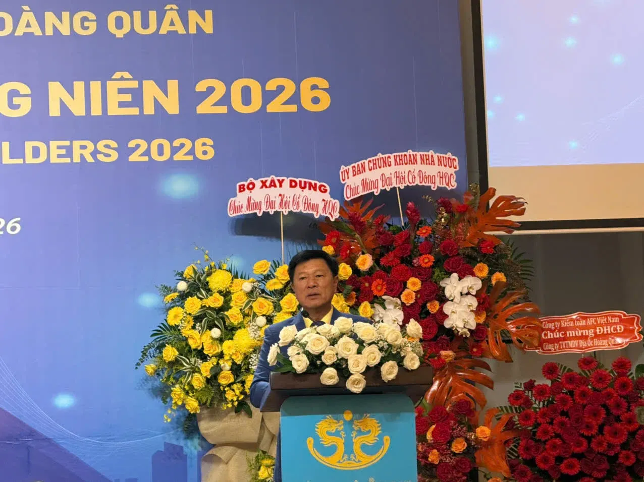 HQC đi ngược phiên đỏ, nhưng tiền đang mua kỳ vọng