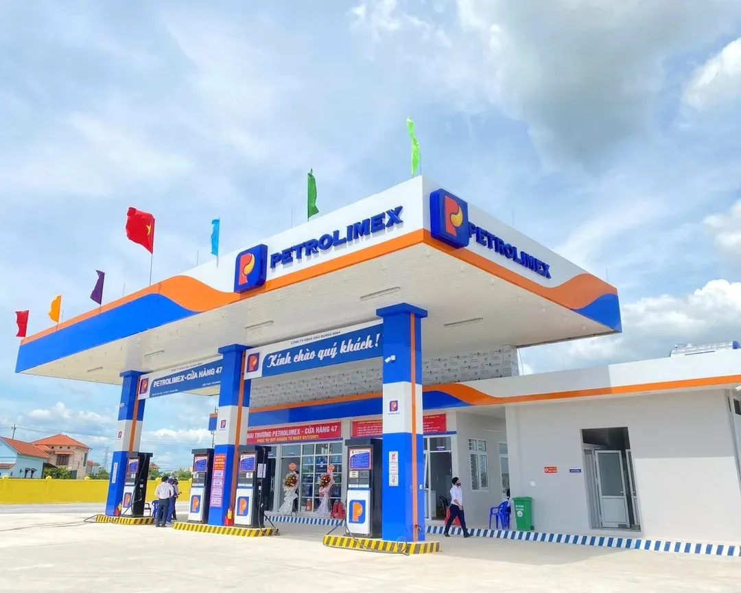 PLX tăng trần, thị trường định giá lại nút thắt pháp lý