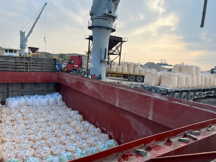 Minh họa quặng sắt tại cảng hàng rời
