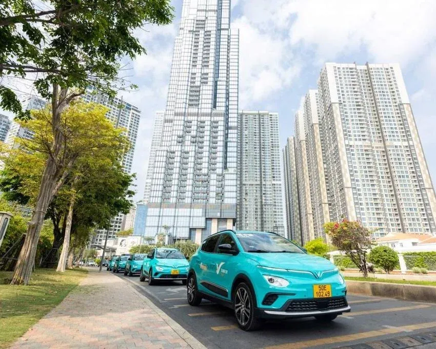 Xe taxi điện Xanh SM trong đô thị