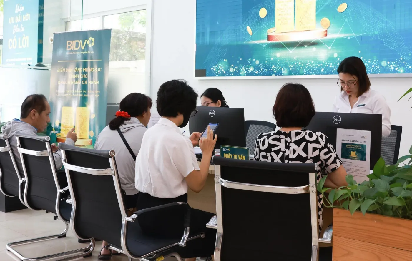 Vàng thế giới giảm, SJC vẫn neo 147 triệu