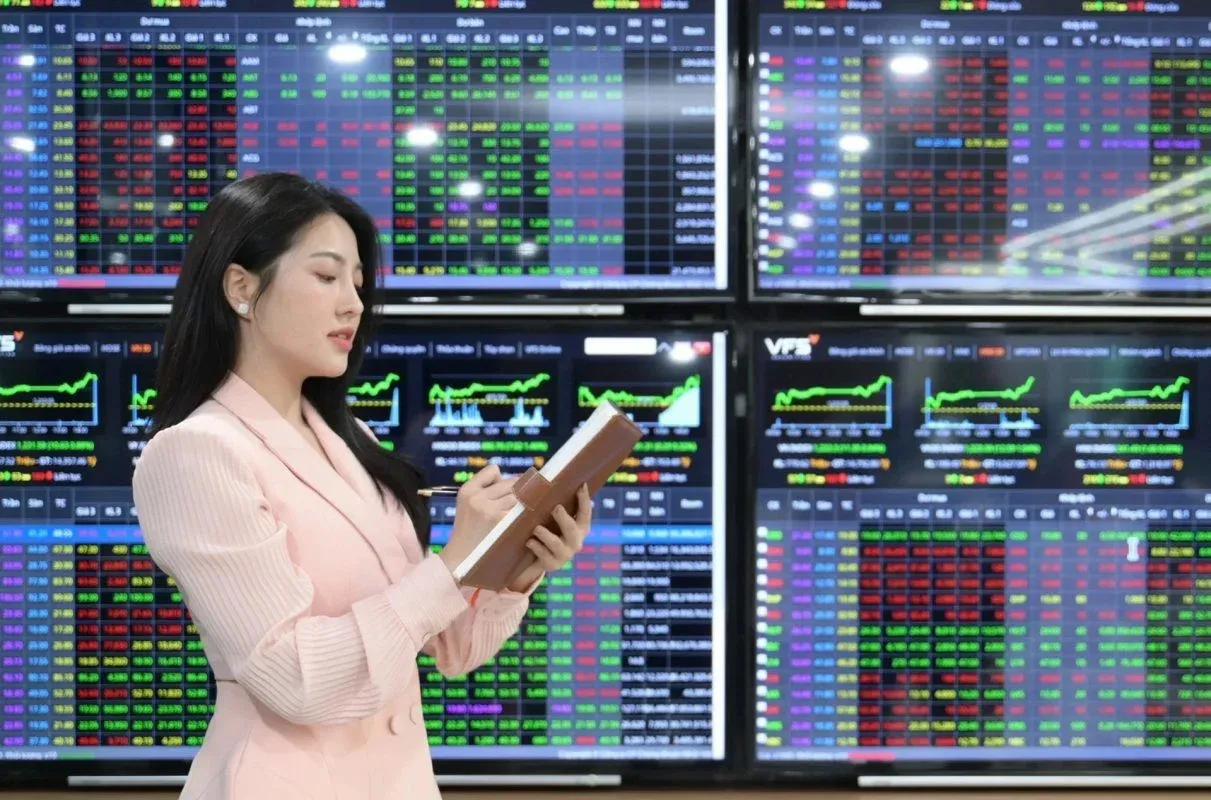 VN-Index xanh sáng, dòng tiền còn phân hóa