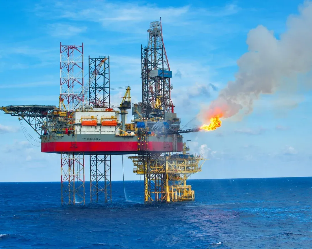 Brent at USD 76, Vietnam oil stocks split apart