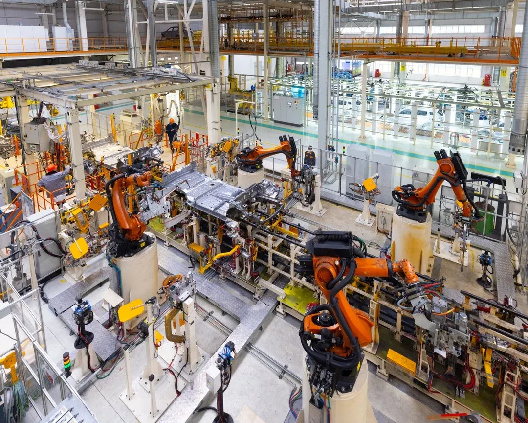 PMI trên 50, cổ phiếu vẫn phân hóa