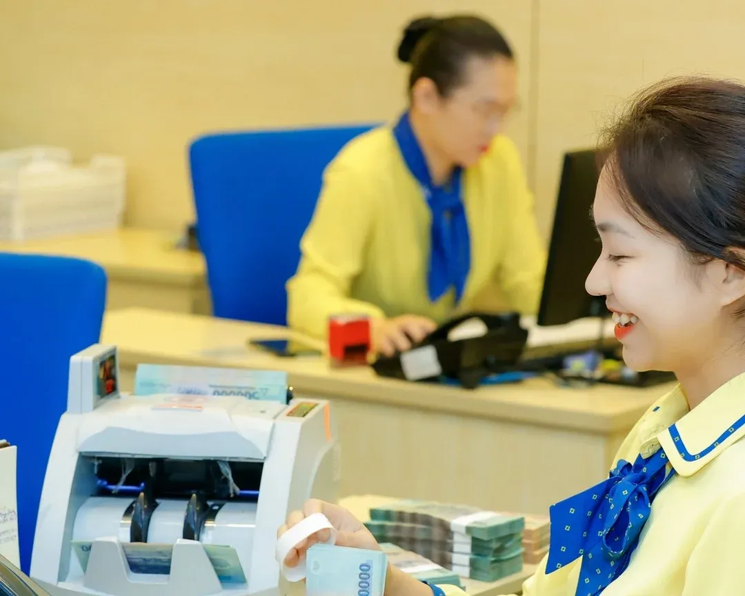 Tiền gửi quay lại, lãi suất vẫn khó hạ nhanh