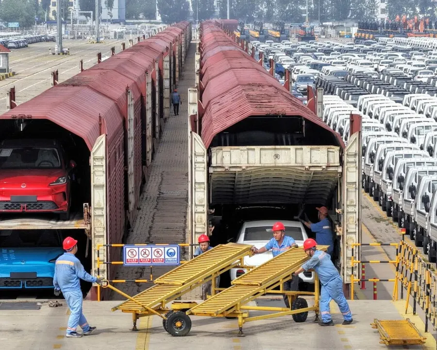 Xuất khẩu và sản xuất vẫn là một phần điểm tựa của kinh tế Trung Quốc